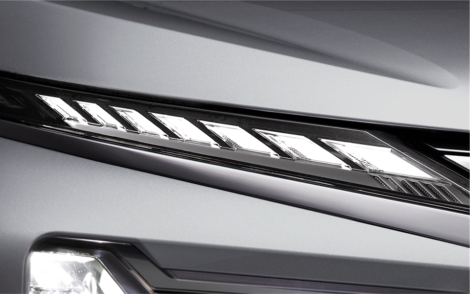 Đèn ban ngày tích hợp đèn báo rẽTăng tính hiện đại ở phần đầu xe