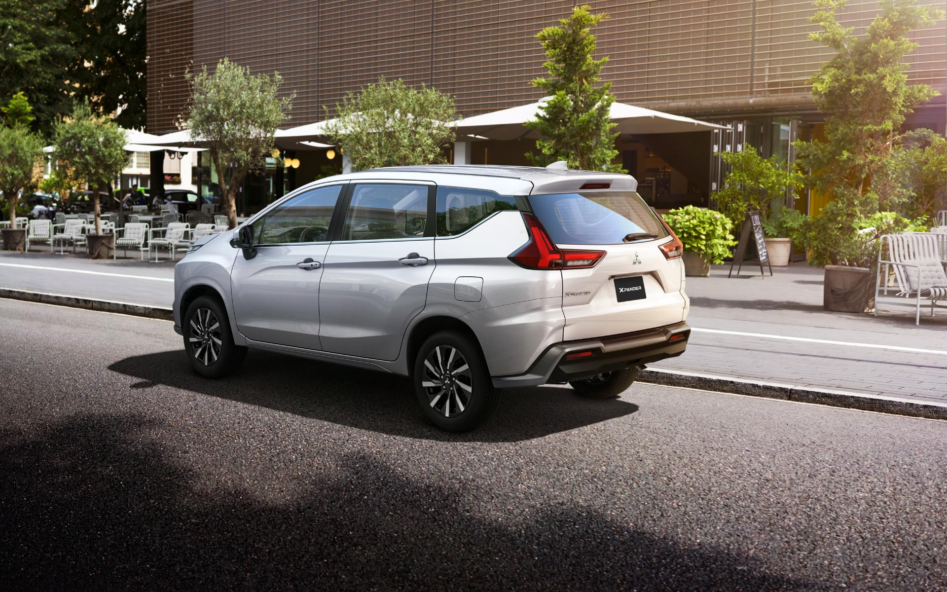 VẬN HÀNH VẬN HÀNH ÊM ÁI Hệ thống treo mang đến khả năng vận hành chắc chắn